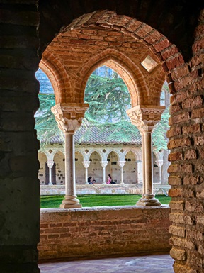 MOISSAC-Arches et lumières au cloître ©Marine AMADIEU-CTNAO